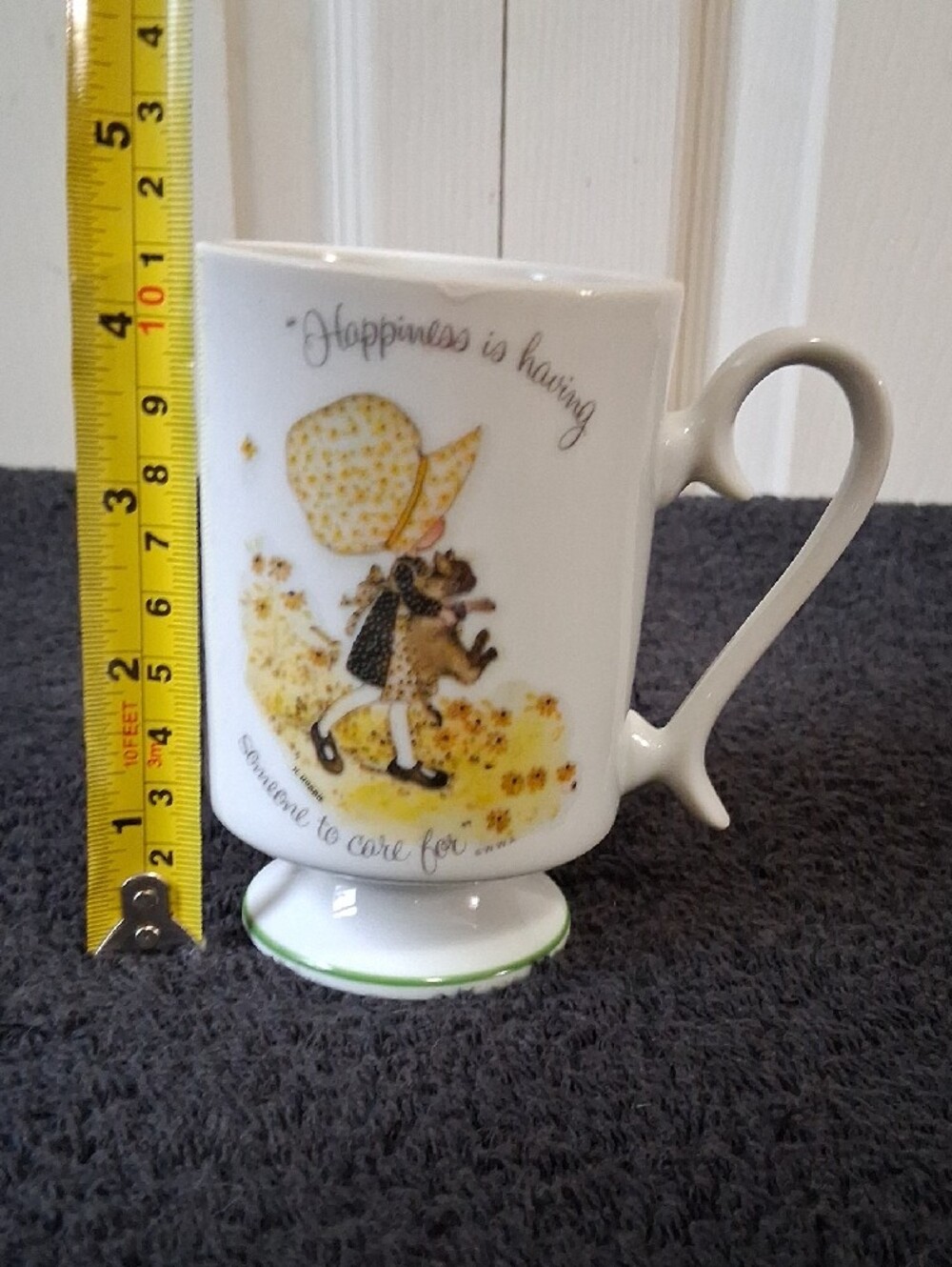 Holly Hobbie Ceramic Pedestal Mug Yellow Floral "Happiness Is Having Someone..." - Picture 7 of 9